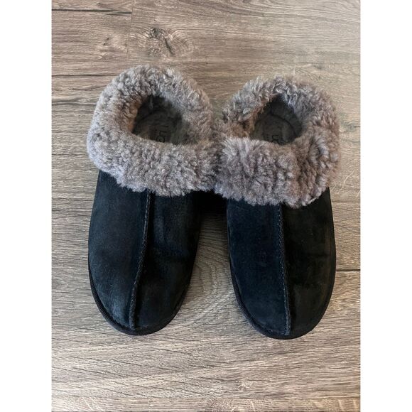Ugg Women's Black Suede Moccasin Slippers US Size 7 - Picture 1 of 7